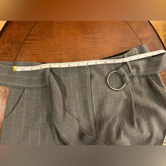 Wide leg pants. Elastic waistband. 2 pockets. Belted. Grey w/ white stripes. M - Picture 8 of 12